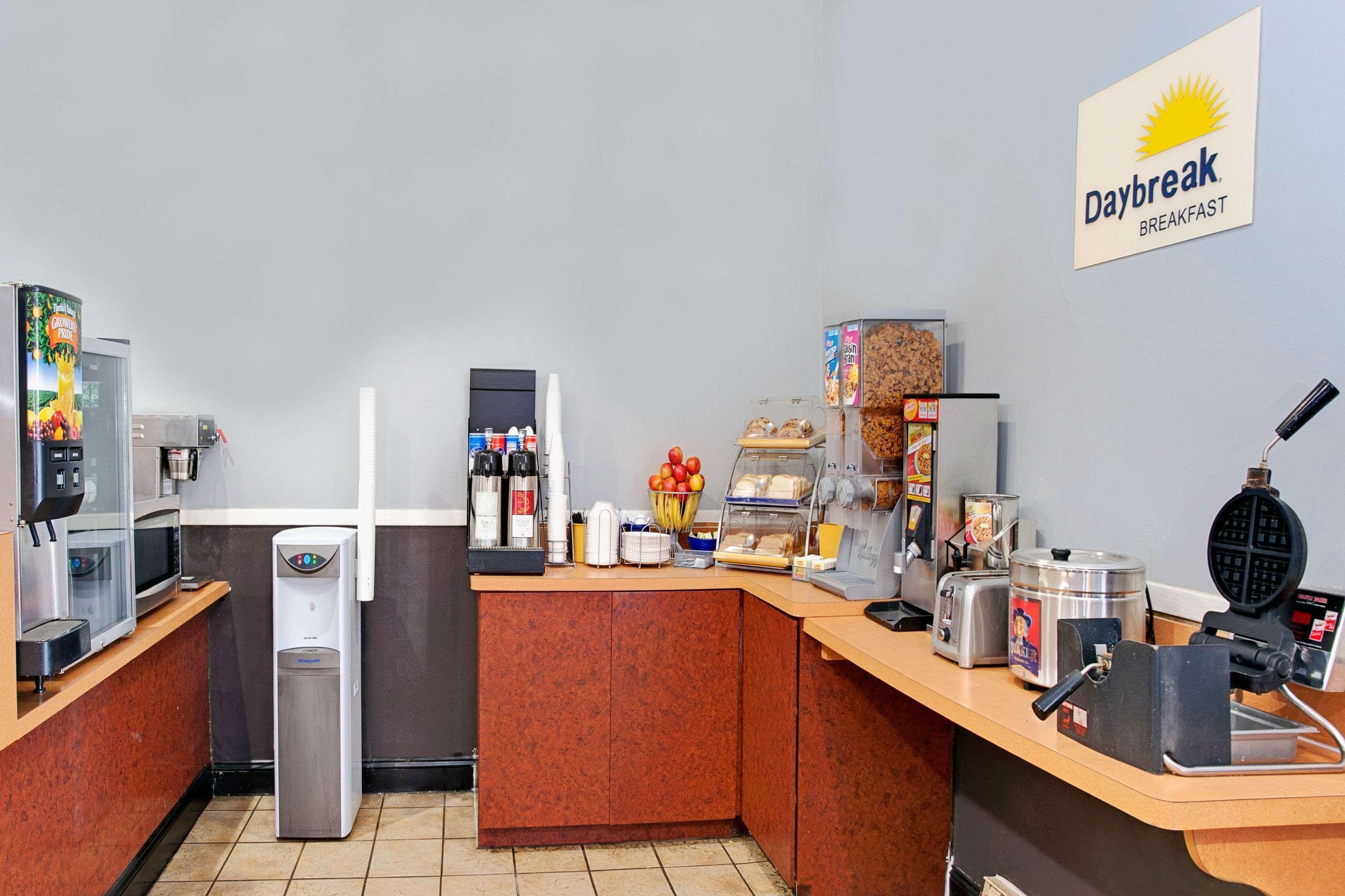 Days Inn By Wyndham Livonia Canton Detroit Kültér fotó