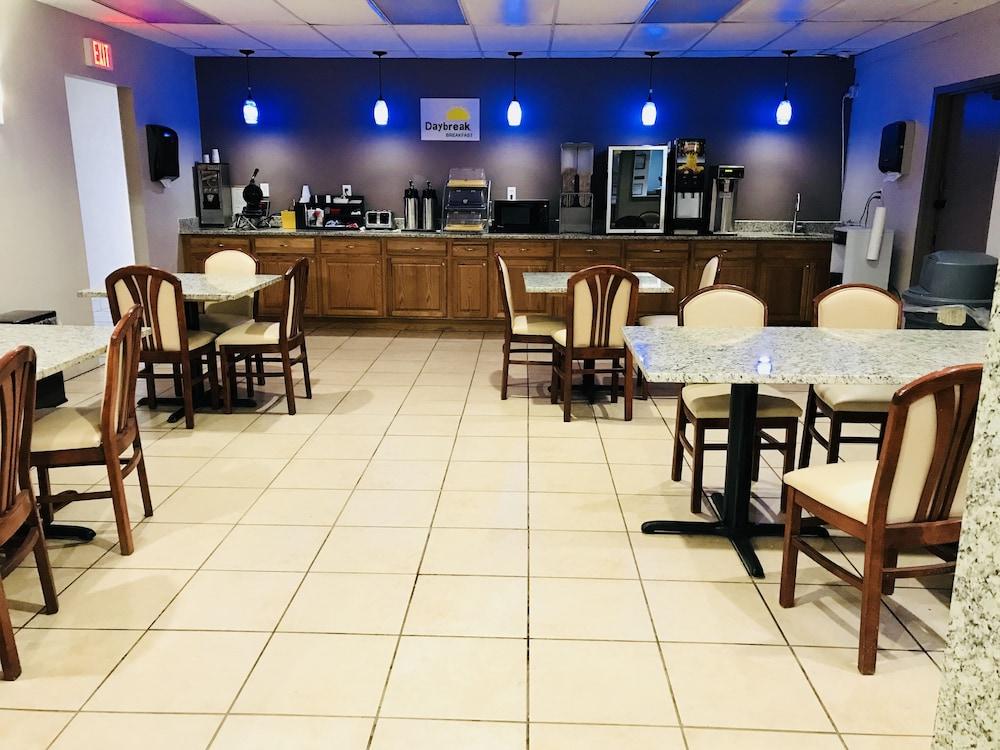 Days Inn By Wyndham Livonia Canton Detroit Kültér fotó